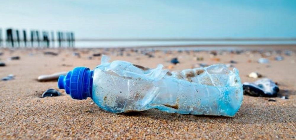 destacado reducir contaminacion botellas plastico