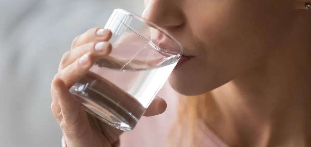 destacado importante beber agua purificada